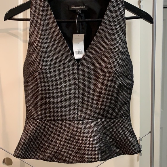 Gorgeous peplum top from Banana Republic - Picture 2 of 4